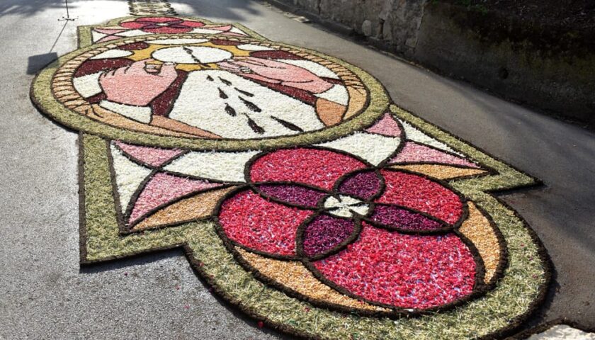 Salerno, a Ogliara 600 metri quadrati per accogliere i tappeti di fiori