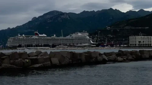Alla Stazione Marittima di Salerno è tornata la nave Main Schiff 2: 3000 crocieristi sbarcati a Salerno