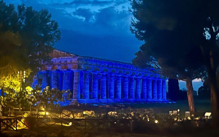 I Templi di Paestum si illuminano di blu