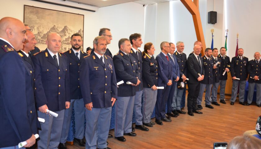 Salerno, gratificazioni per 22 agenti che si sono distinti in operazioni di Polizia