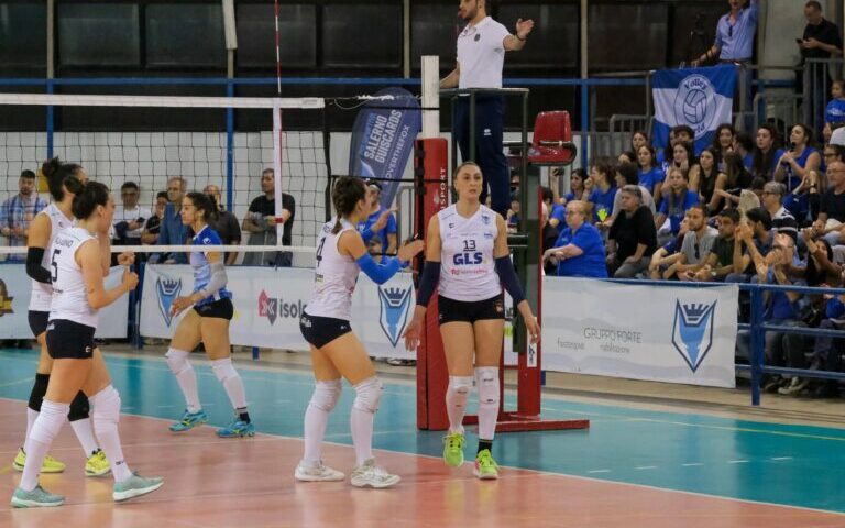 Volley, Salerno Guiscards porta la World Napoli a gara 5