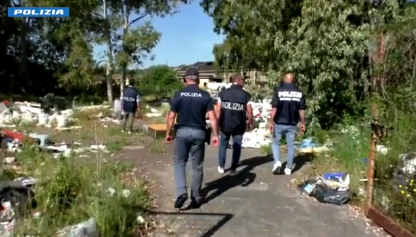 Smaltimento illecito di rifiuti: sequestrate dalla polizia 40 aree in 33 province