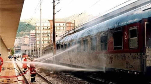 Salernitana e tifosi al cimitero per rendere omaggio alle vittime del treno del 24 maggio 1999