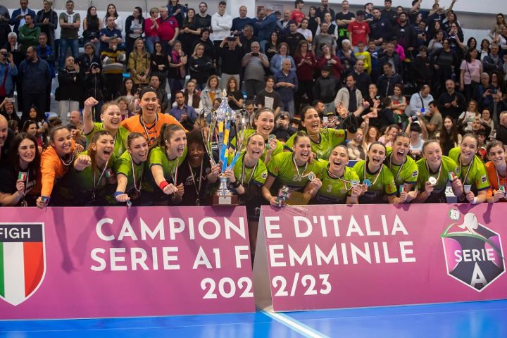 Pina Napoletano dà l’addio alla pallamano giocata Il futuro dello storico capitano sarà ancora con la Jomi