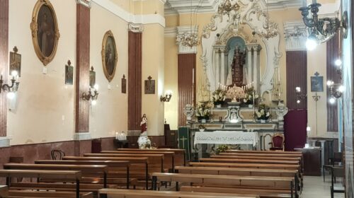Salerno, stacca crocifisso dal muro e scappa. Tensione alla Chiesa della Madonna del Carmine