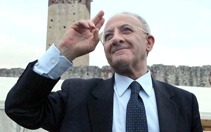 Terzo mandato per De Luca, c’è il via libera della Commissione