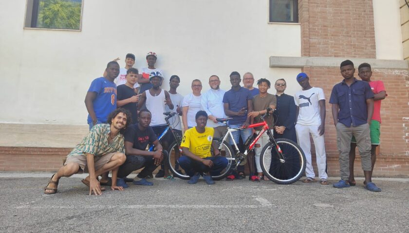 Sicignano degli Alburni, il Comune dona alla Caritas tre biciclette per i minori del centro Cas