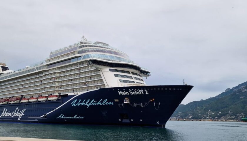 Stazione Marittima, riecco la Mein Schiff 2 con circa 3mila crocieristi a bordo