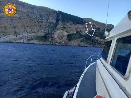 Escursionista imbocca sentiero errato tra Punta Campanella e Baia di Ieranto, salvato