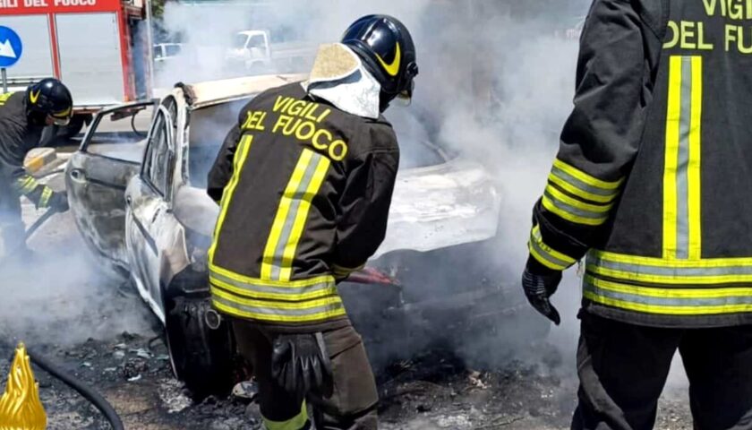 Auto a fuoco ad Angri, illesi gli occupanti