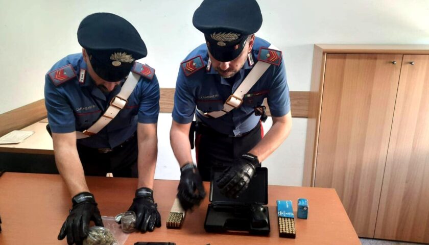 Pistole e proiettili in casa a Sant’Antonio Abate, trovata anche un’auto rubata a Salerno