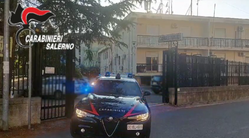 Molesta alcune studentesse di un liceo di Agropoli, sospeso un professore