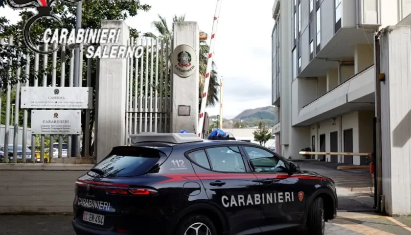 Salerno, in  fuga per evitare i controlli e aggredisce i carabinieri: arrestata