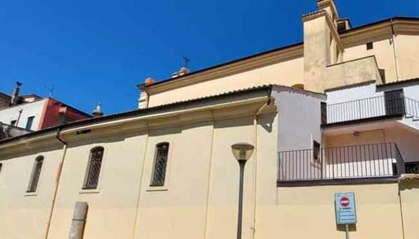 Nocera Inferiore, imbrattato il muro della chiesa di San Matteo: l’ira del parroco