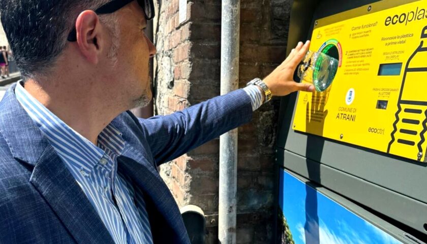 Atrani, in funzione l’eco-compattatore mangiaplastica