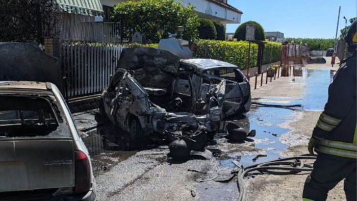 A San Marzano sul Sarno esplode auto a metano: ferite quattro persone
