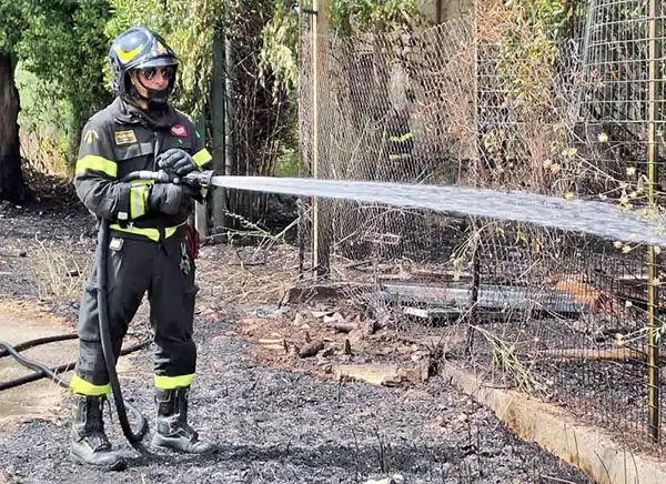 Incendio vicino a Campolongo Eboli domato dai vigili del fuoco