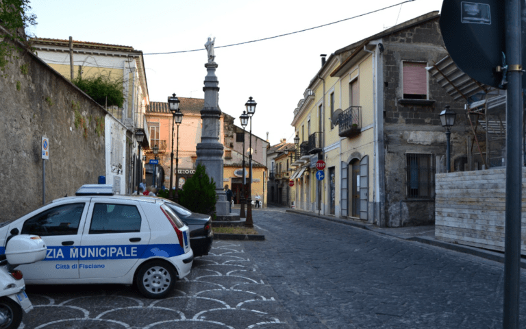 Fisciano, ladri in casa portano via anche l’auto