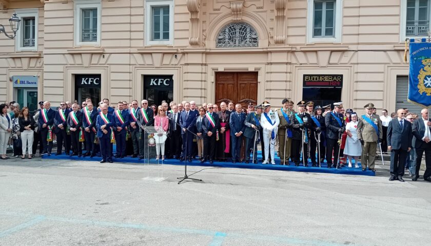 SALERNO CELEBRA L’ANNIVERSARIO DELLA REPUBBLICA CON LA CERIMONIA IN PIAZZA AMENDOLA
