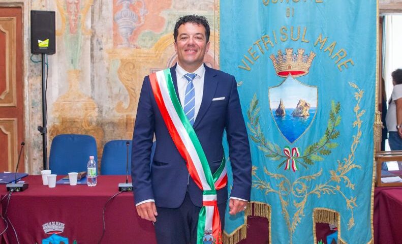 Vietri sul Mare, il sindaco  De Simone presenta la nuova giunta e conferisce le deleghe ai consiglieri comunali