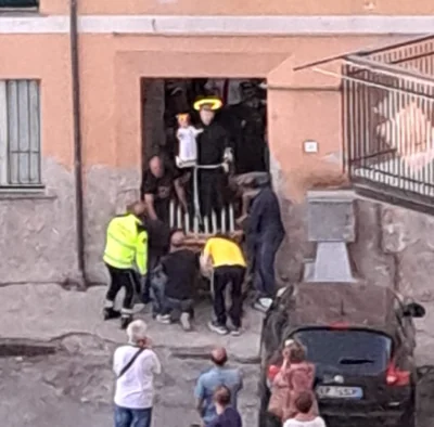 Eboli, la Statua di Sant’Antonio entra a Fort Apache.” Ma qui boss non ce ne sono”