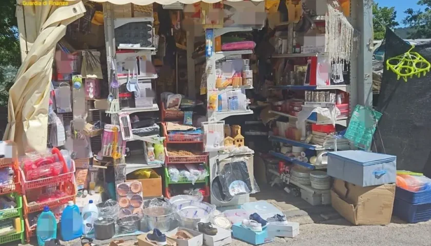 Nel Cilento scoperto bazar abusivo: sequestrati 185 mila prodotti