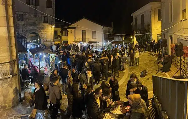 Movida a Casal Velino, stop del sindaco per canti e musica