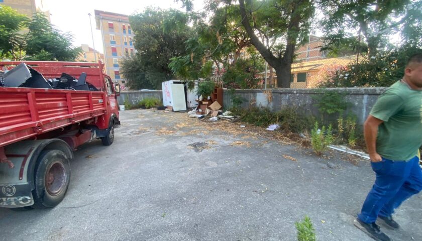 SALERNO, BONIFICATA AREA EX MERCATO A MARICONDA