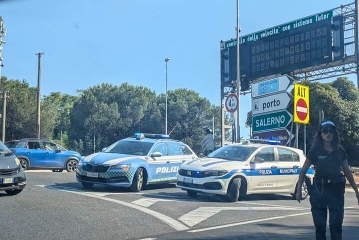 Emergenza incendi a Salerno, il sindaco chiude strade per 72 ore
