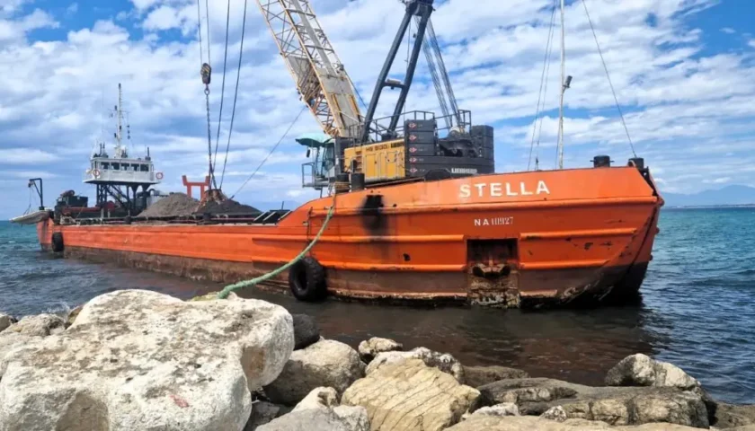 Ad Agropoli rimossa la posidonia spiaggiata