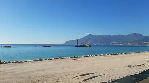 Salerno, l’Arpac: divieto solo alla foce dell’Irno, il resto del mare è balneabile