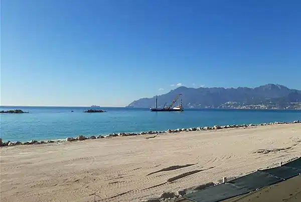 A Salerno  entra in azione lo Spazzamare: raccoglierà idrocarburi e rifiuti galleggianti