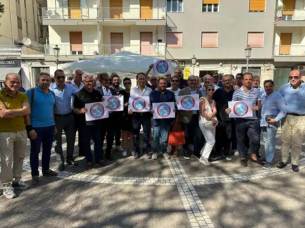 Autonomia differenziata, Piero De luca in piazza: blocchiamo la divisione dell’Italia