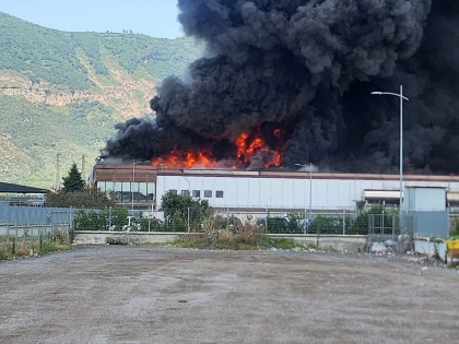 Azienda a fuoco a Striano, problemi anche a Sarno: ordinanza del sindaco