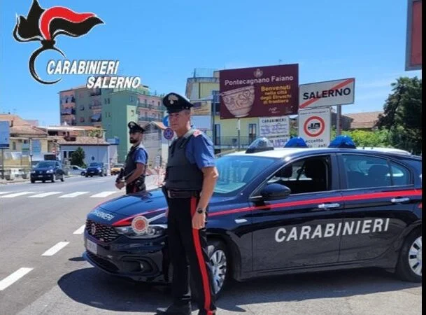 Donna finisce ai domiciliari per furti in auto con la tecnica della “truffa della cortesia”