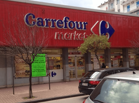 Salerno, protestano i lavoratori ex Carrefour