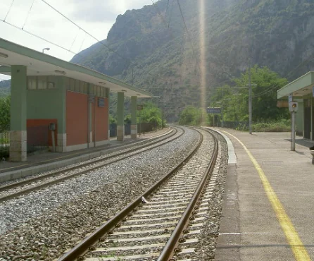 M5S, Cammarano: “Treno deragliato a Centola, le istituzioni investano nelle infrastrutture in Cilento”