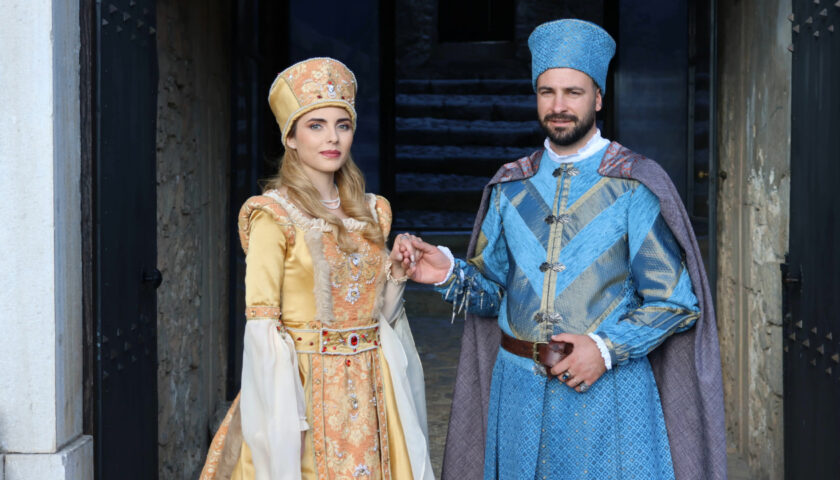 “Alla tavola della principessa Costanza”:  l’11, 12 e 13 agosto a Teggiano a “furor di popolo” torna lo spettacolare “assalto al castello”