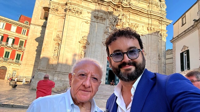 De Luca in vacanza in Puglia, si gode il relax a Martina Franca