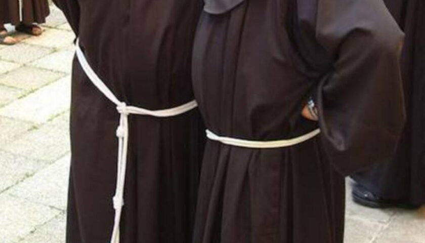 Abusi sessuali in cambio di assistenza e lavoro: frati francescani in manette