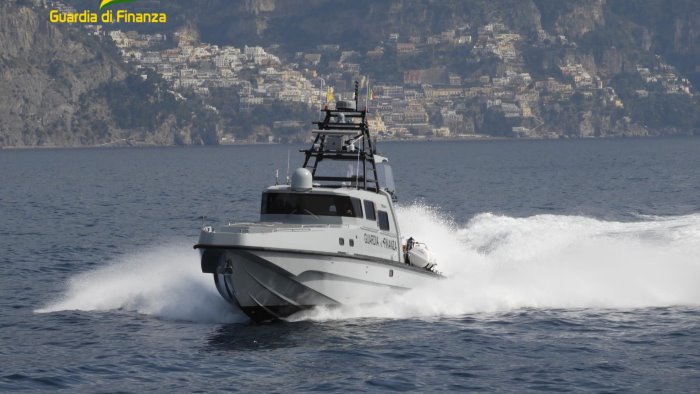 I finanzieri ritrovano un natante rubato al porto di Salerno