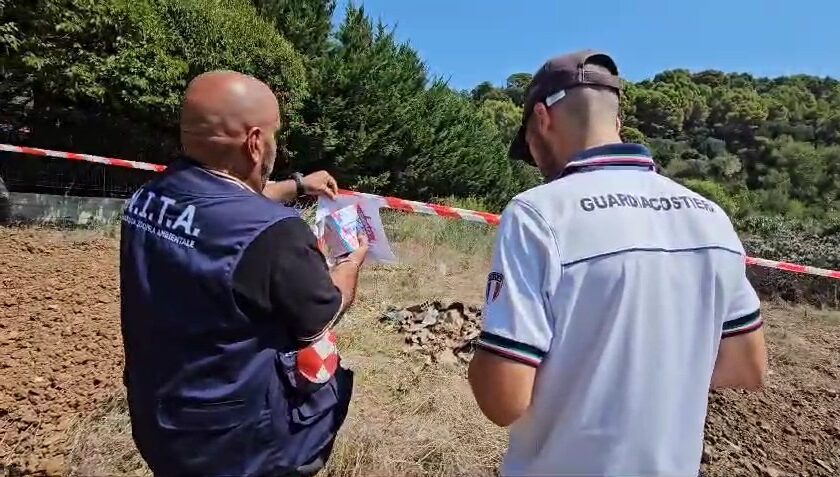 Castellabate, scoperti fanghi di scarto sotterrati: sequestrata vasta area a Santa Maria