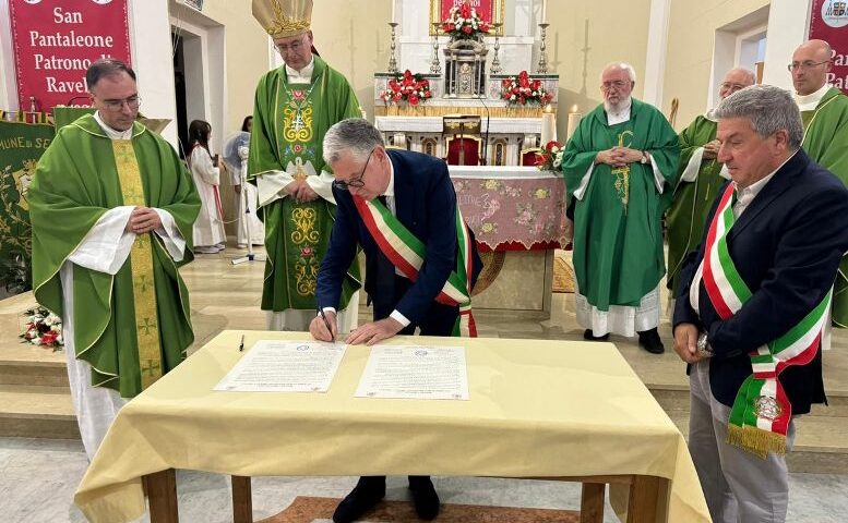 Siglato il Patto di amicizia tra Ravello e Serrata, nel segno di San Pantaleone