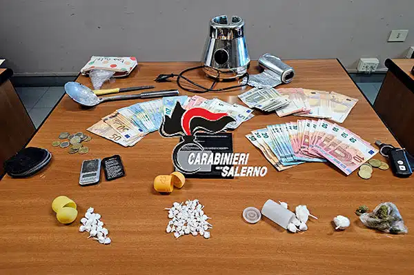 Spaccio di droga, a Scafati i carabinieri arrestano due pusher