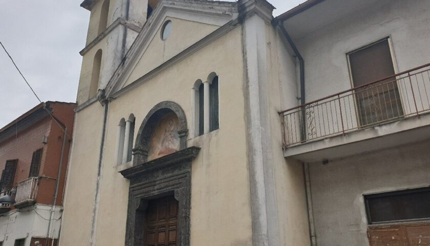 Ladri in canonica, parroco aggredito e rapinato a Mercato San Severino
