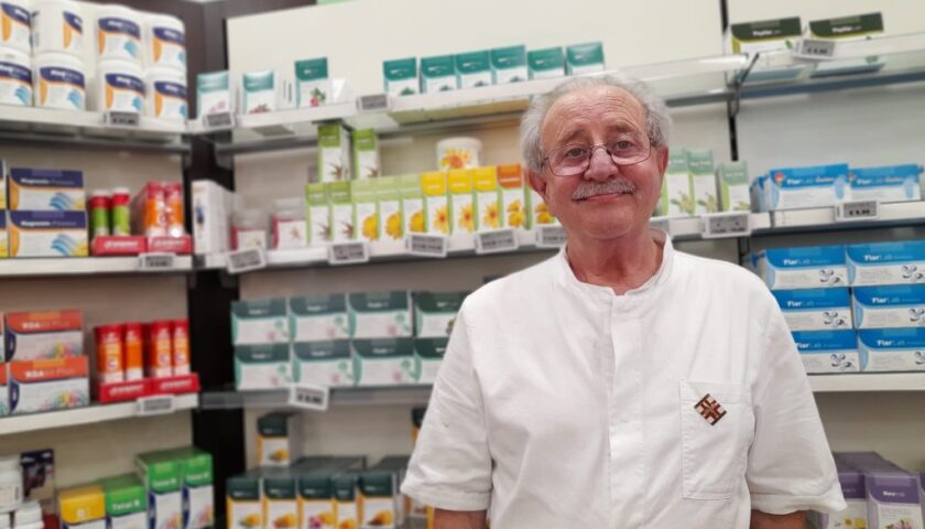 La Farmacia Costabile senza pausa ad agosto