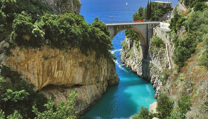Malore dopo il tuffo al Fiordo di Furore, turista in ospedale