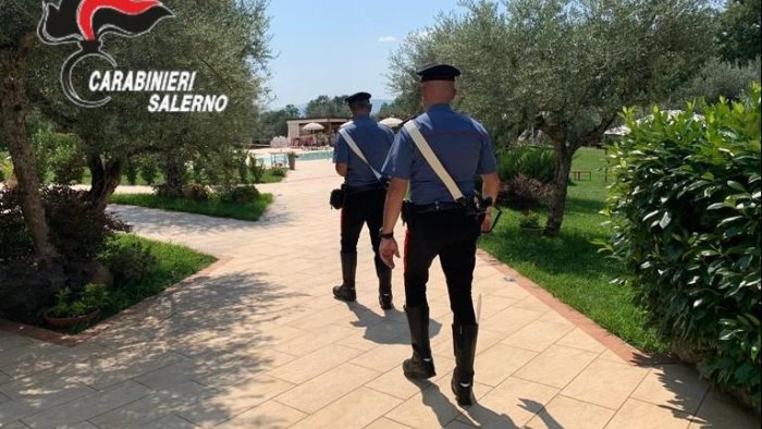 Tragedia in piscina a Padula, muore un 13enne