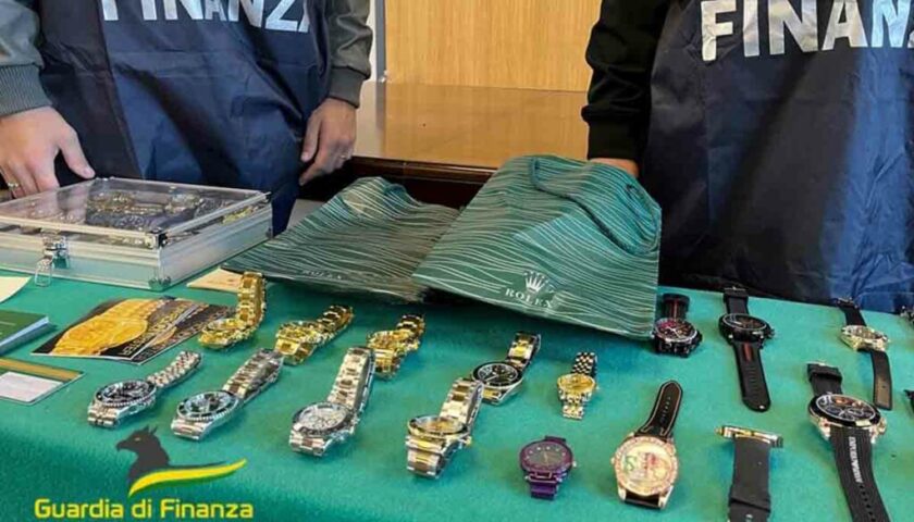 Nocera Inferiore, compravendita di orologi falsi: sequestro da 700mila euro