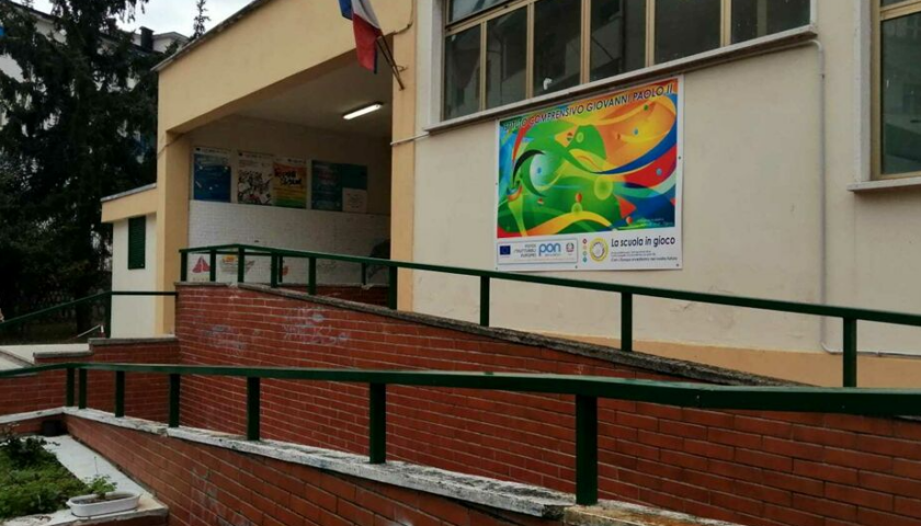 Salerno, lavoro alla scuola Alemagna di Torrione Alto: traslocano 275 alunni